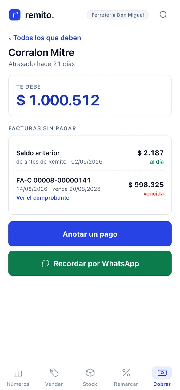 Cuenta corriente de un cliente en Remito: cuánto debe, qué facturas tiene sin pagar y los botones para anotar el pago o recordarle por WhatsApp